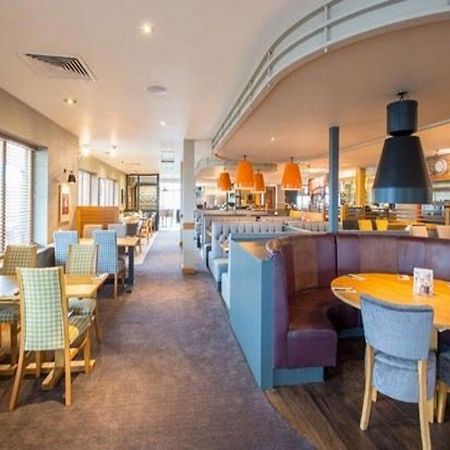 Premier Inn Нютън Абът Екстериор снимка