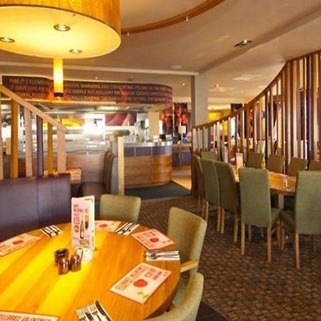 Premier Inn Нютън Абът Екстериор снимка