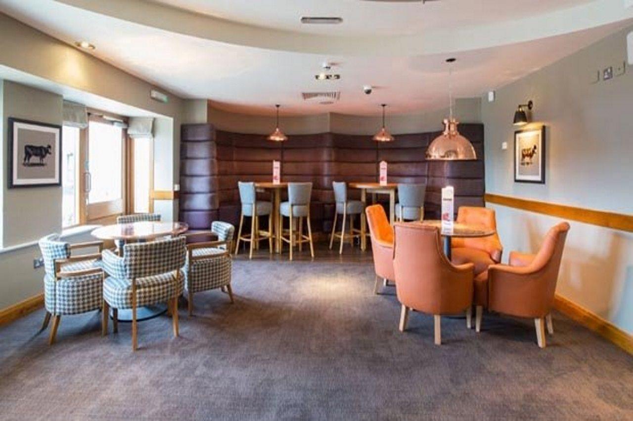 Premier Inn Нютън Абът Екстериор снимка
