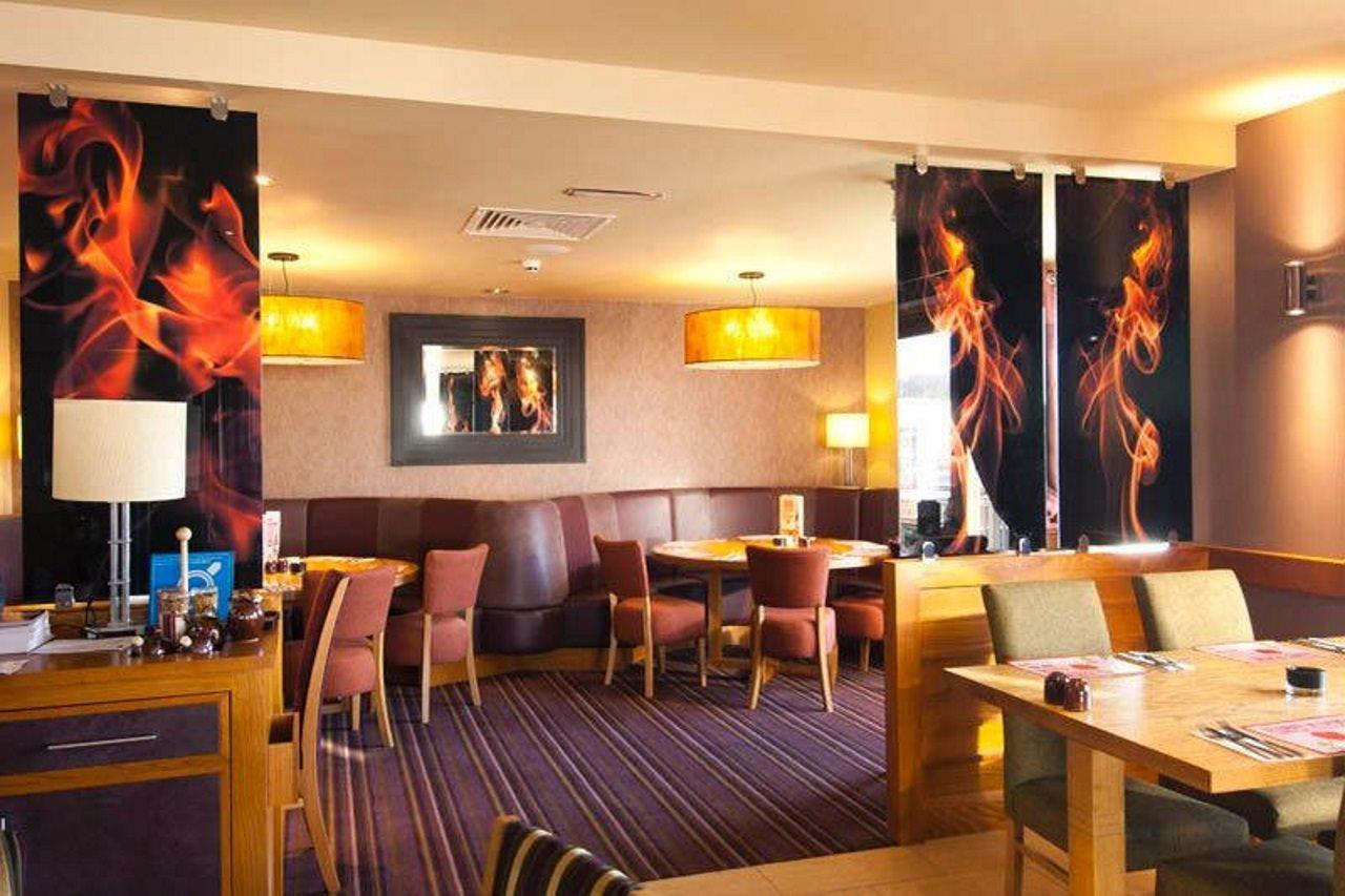 Premier Inn Нютън Абът Екстериор снимка